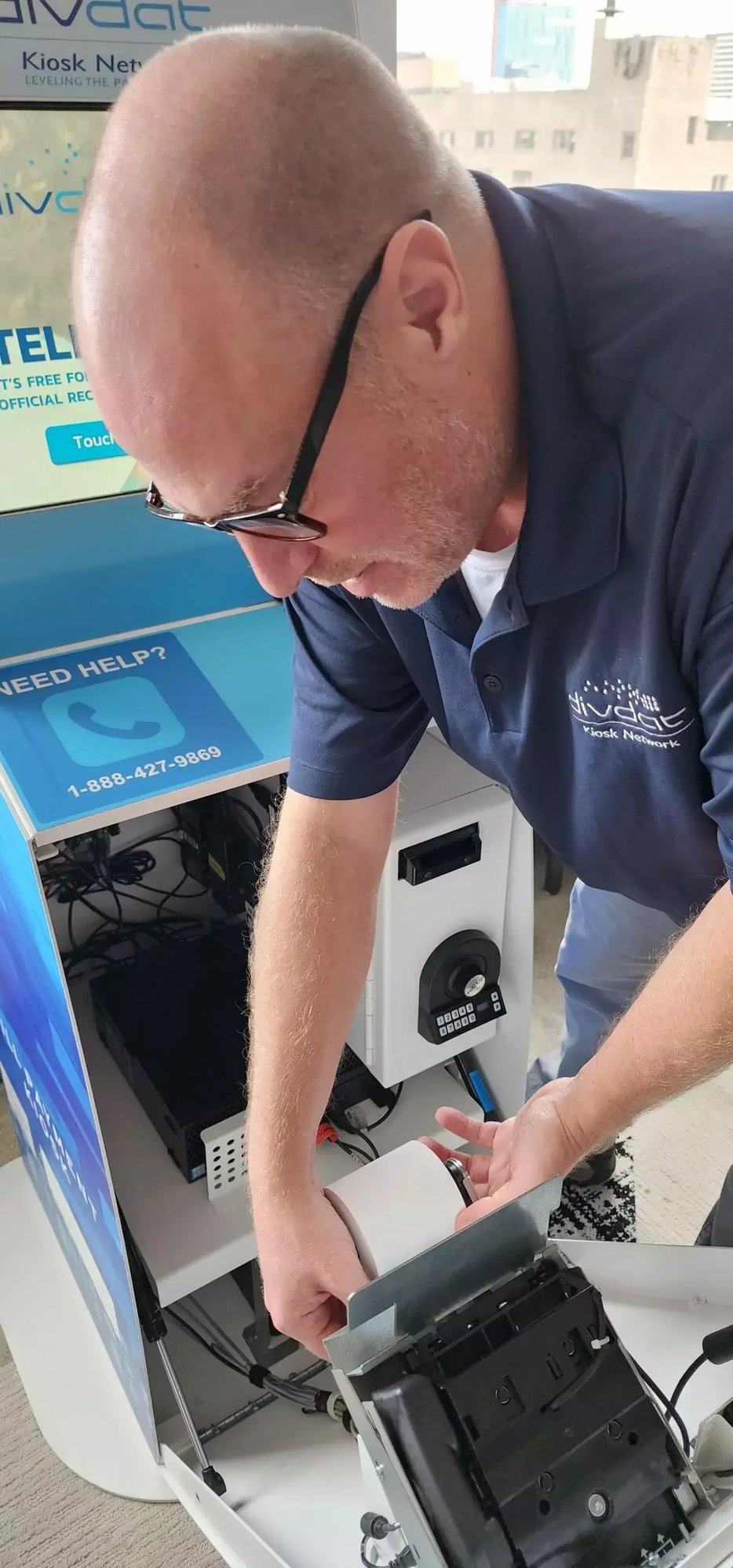 DivDat-Service-Technician-Replacing-Printer-Receipt-Paper-scaled.jpg DivDat-Service-Technician-Replacing-Printer-Receipt-Paper-scaled.jpg